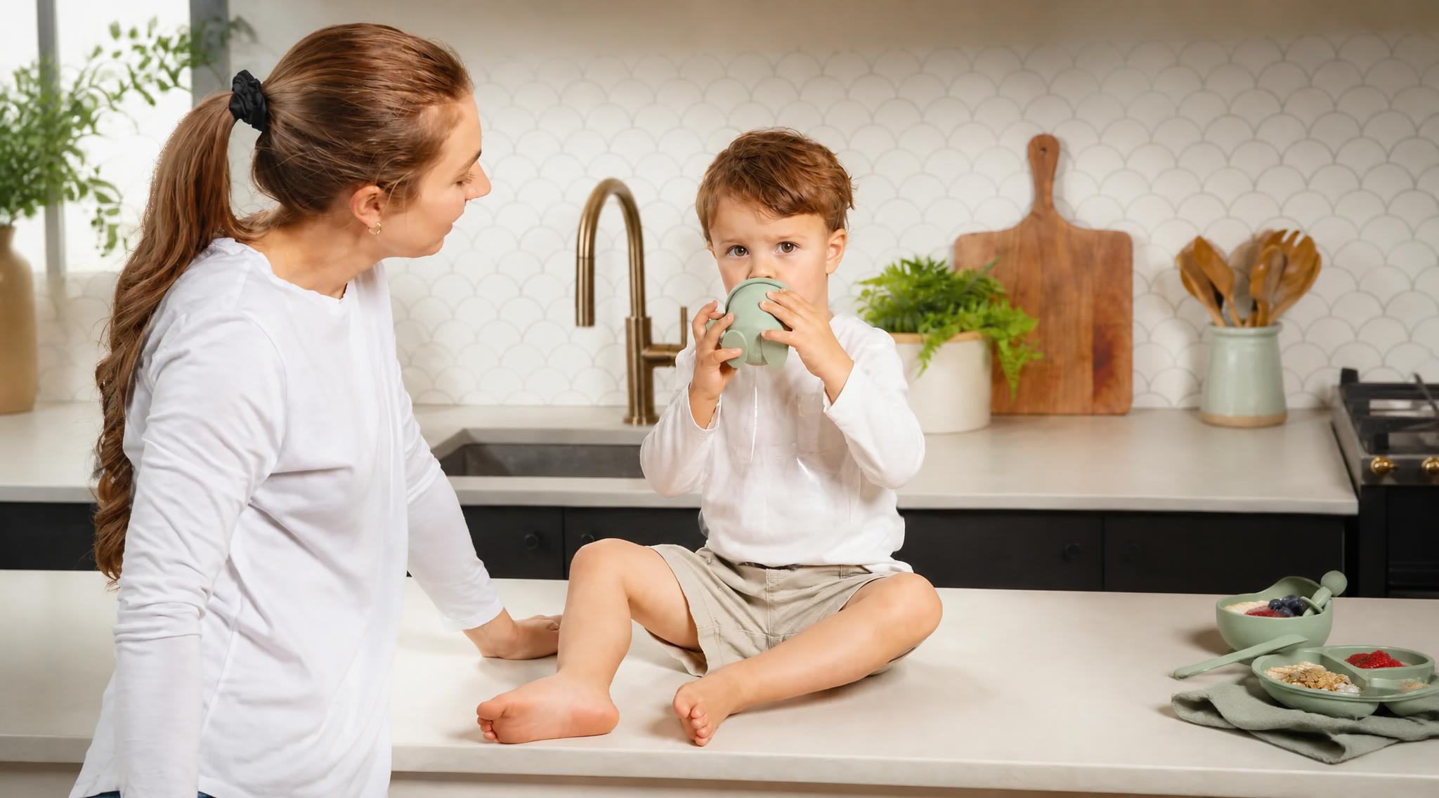 Keep Kids’ Outfits Clean Without Covering Them: How Clearly Bibs Make Mealtimes Easier